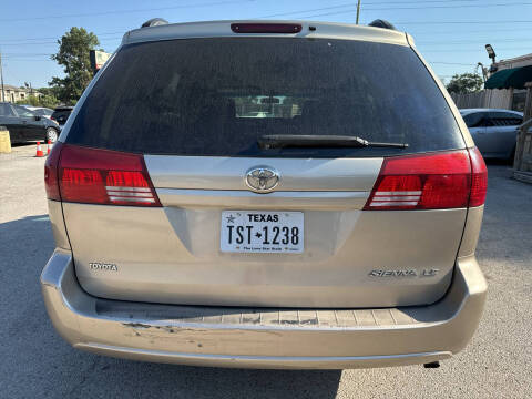 2005 Toyota Sienna LE 7 Passenger