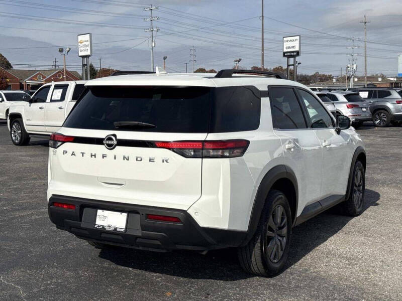 2025 Nissan Pathfinder SV