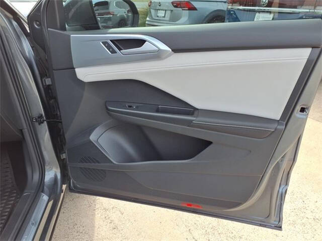 2025 Volkswagen Taos SE