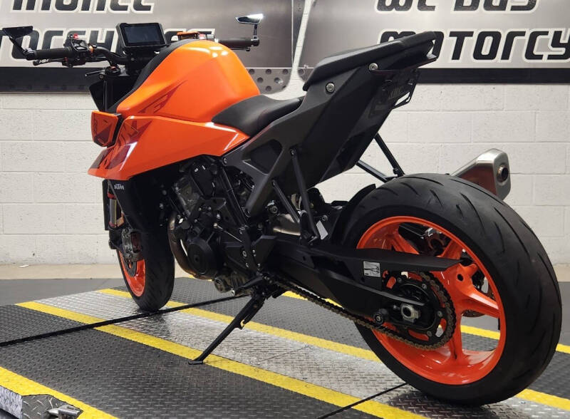 2024 KTM 990 Duke