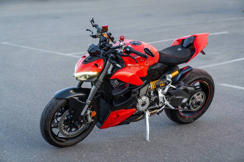 2023 Ducati Streetfighter V2