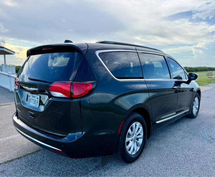 2017 Chrysler Pacifica Touring-L