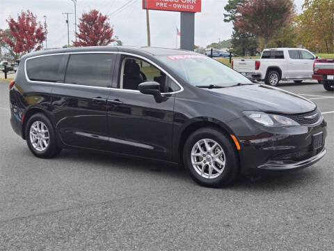 2022 Chrysler Voyager LX