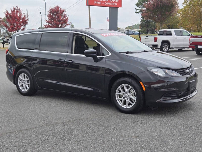 2022 Chrysler Voyager LX