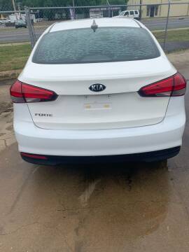 2018 Kia Forte for sale at Singleton Auto Sales in Conway AR