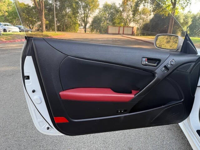 2012 Hyundai Genesis Coupe 3.8 R-Spec