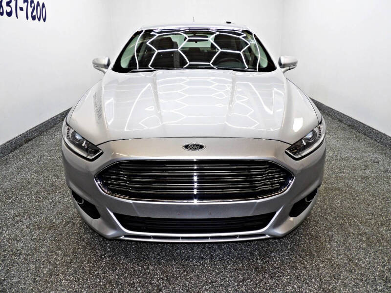 2015 Ford Fusion SE photo 2