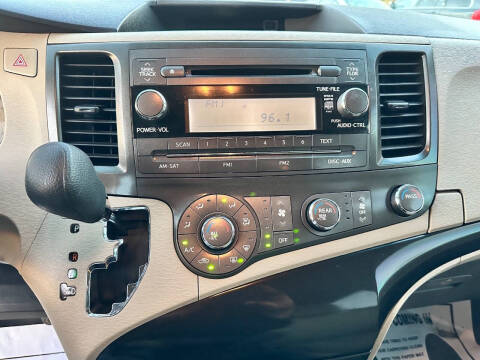 2014 Toyota Sienna L 7-Passenger