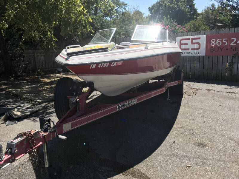 1993 MANTA RAY SKI BOAT