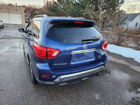 2017 Nissan Pathfinder SV