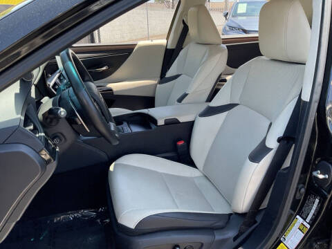 2025 Lexus ES 300h