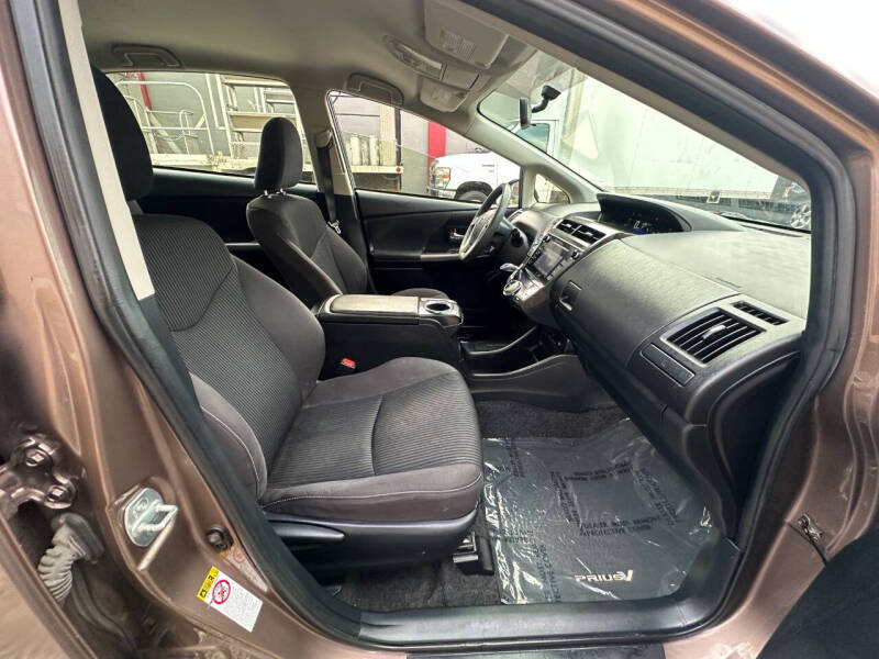 2015 Toyota Prius v Three