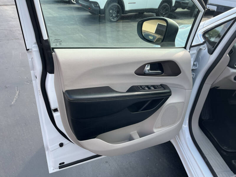 2021 Chrysler Voyager LXi