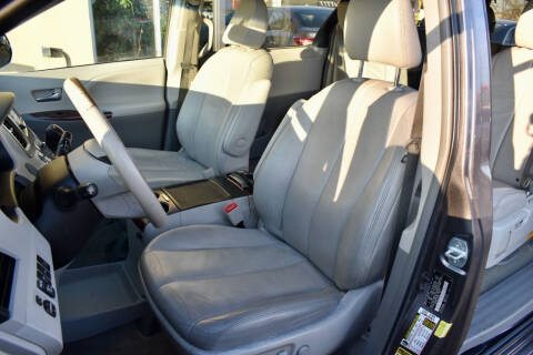 2014 Toyota Sienna XLE 7-Passenger