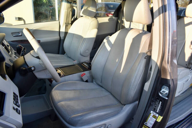 2014 Toyota Sienna XLE 7-Passenger