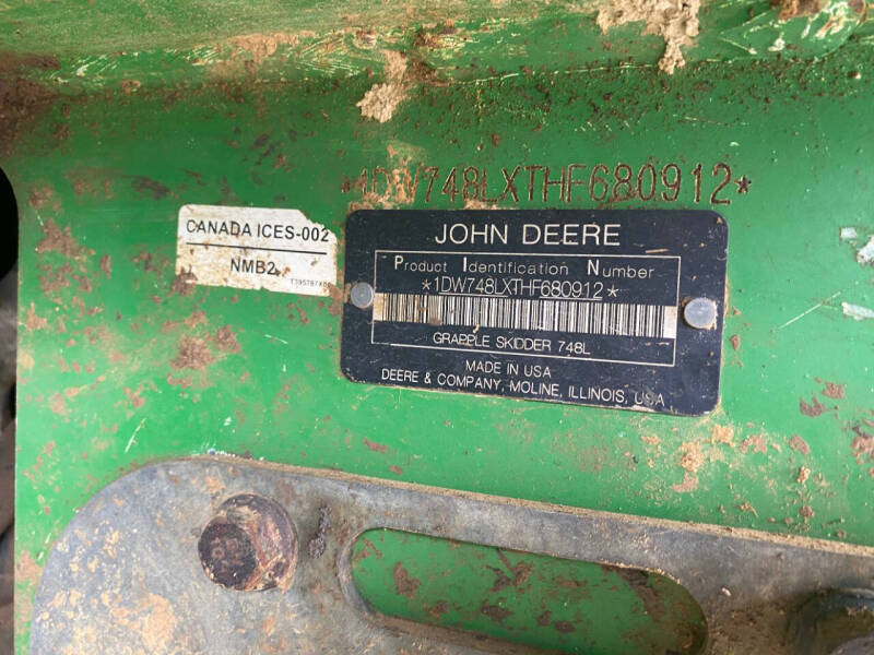 2017 John Deere 748L