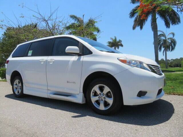 2016 Toyota Sienna LE Mobility 7-Passenger