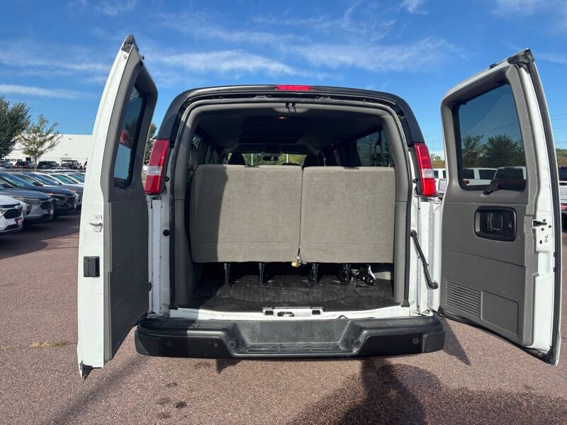 2025 Chevrolet Express LS 3500