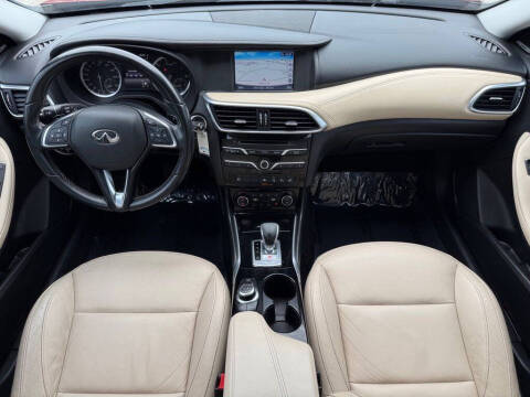 2017 Infiniti QX30 Premium