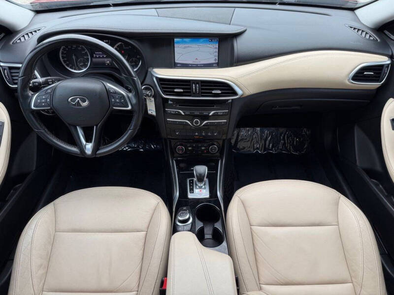 2017 Infiniti QX30 Premium