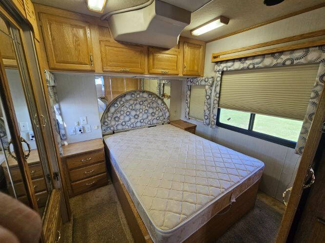 2002 Freightliner XC Chassis