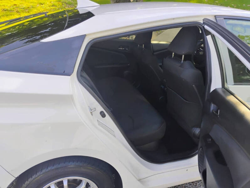 2019 Toyota Prius LE