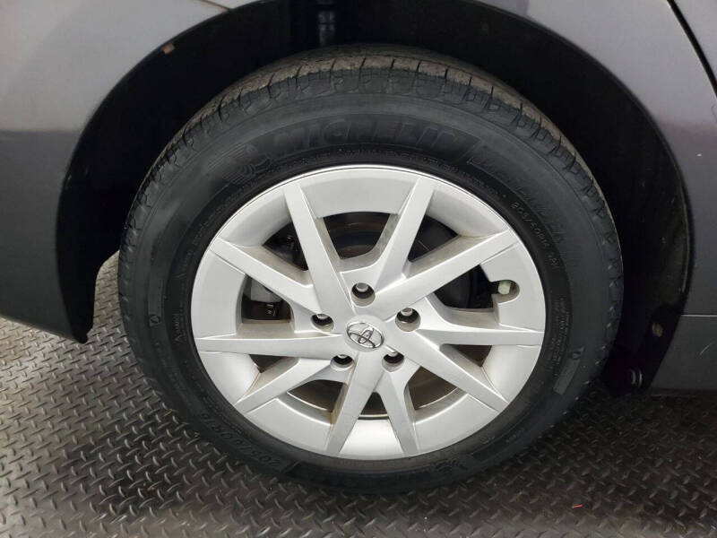 2014 Toyota Prius v Three