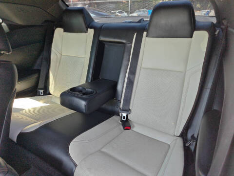 2016 Dodge Challenger SXT Plus