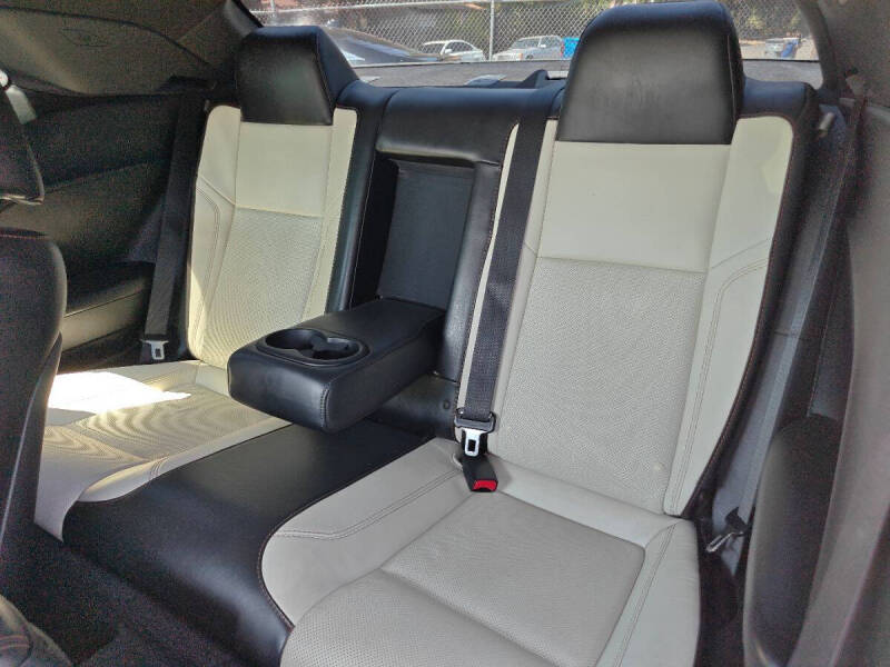 2016 Dodge Challenger SXT Plus