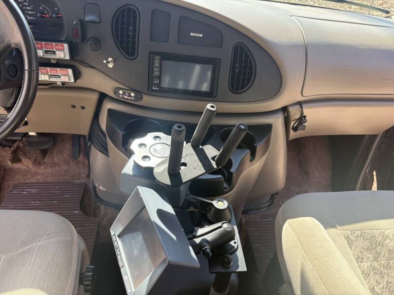 2006 Ford E-Series E-250 SD
