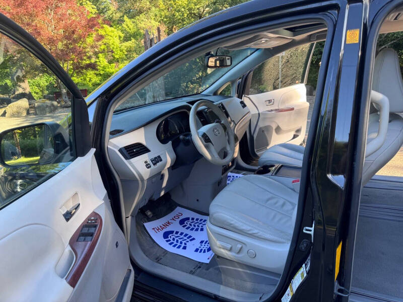 2011 Toyota Sienna XLE 8-Passenger