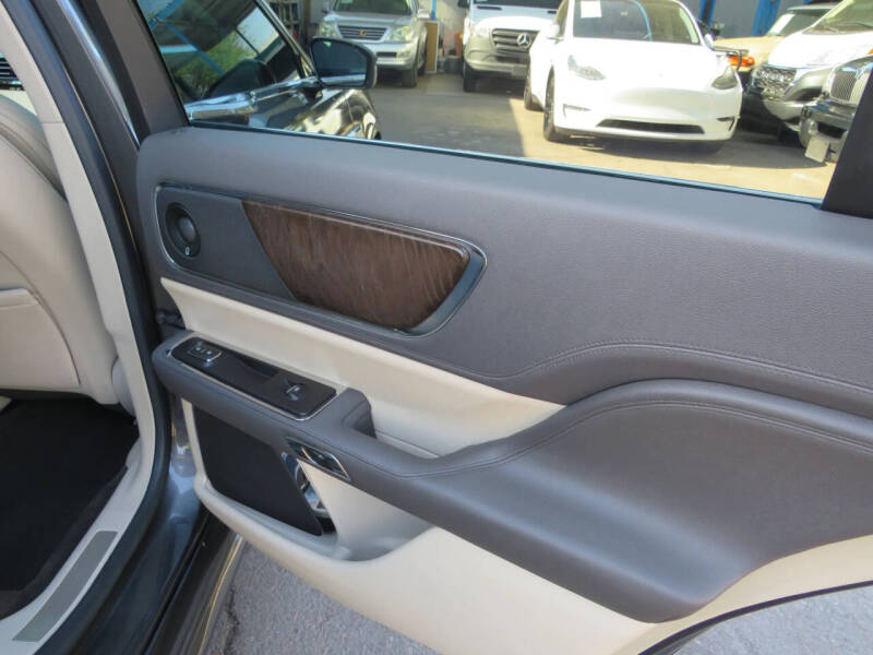 2017 Lincoln Continental Select