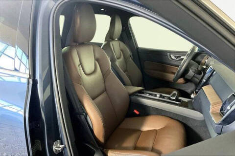 2022 Volvo XC60 B5 Momentum