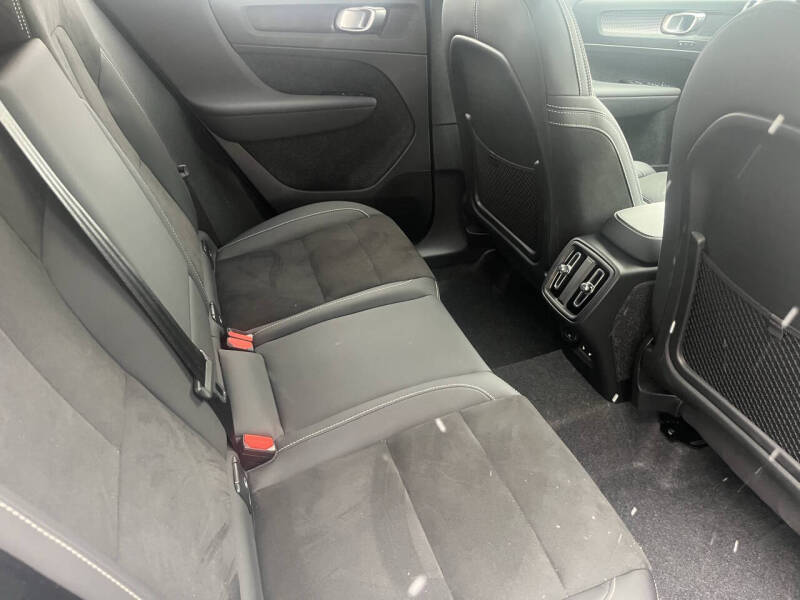 2025 Volvo XC40 B5 Plus Dark Theme