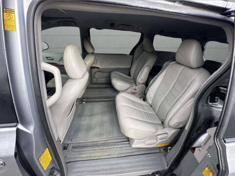 2014 Toyota Sienna XLE 8-Passenger