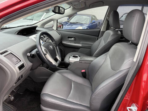 2013 Toyota Prius v Five