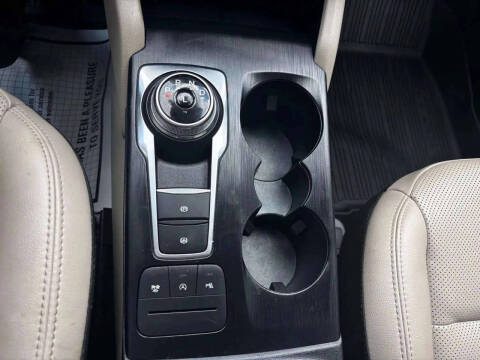 2022 Ford Escape Titanium