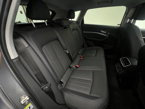 2022 Audi e-tron quattro Premium Plus