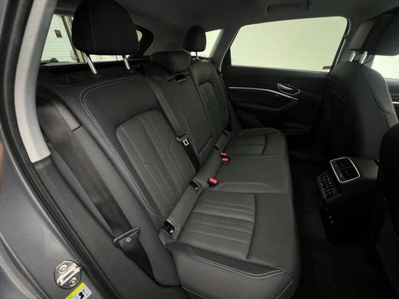 2022 Audi e-tron quattro Premium Plus