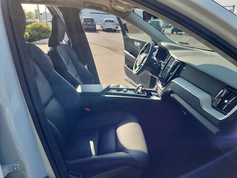 2025 Volvo XC60 B5 Plus Dark Theme