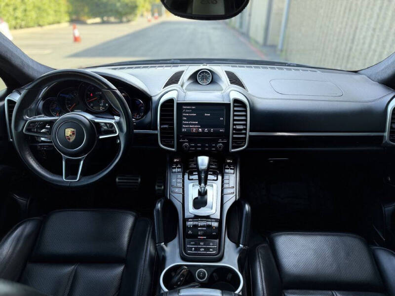 2017 Porsche Cayenne GTS