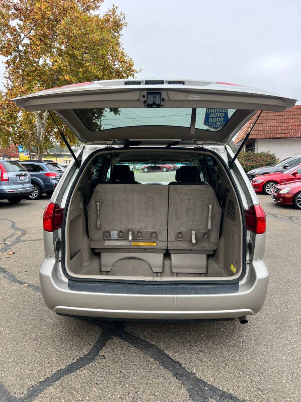 2004 Toyota Sienna LE 7 Passenger