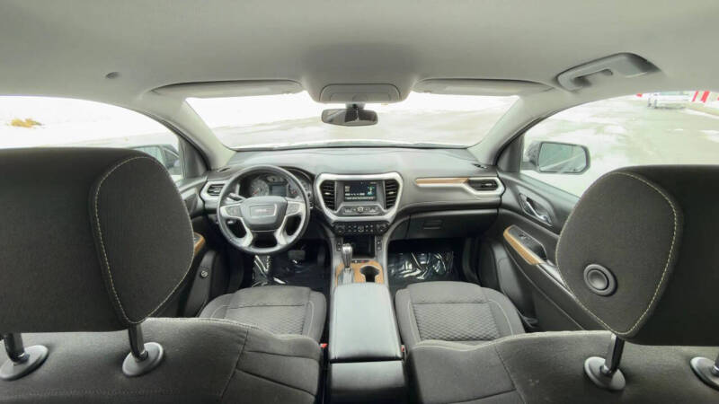 2017 GMC Acadia SLE-2