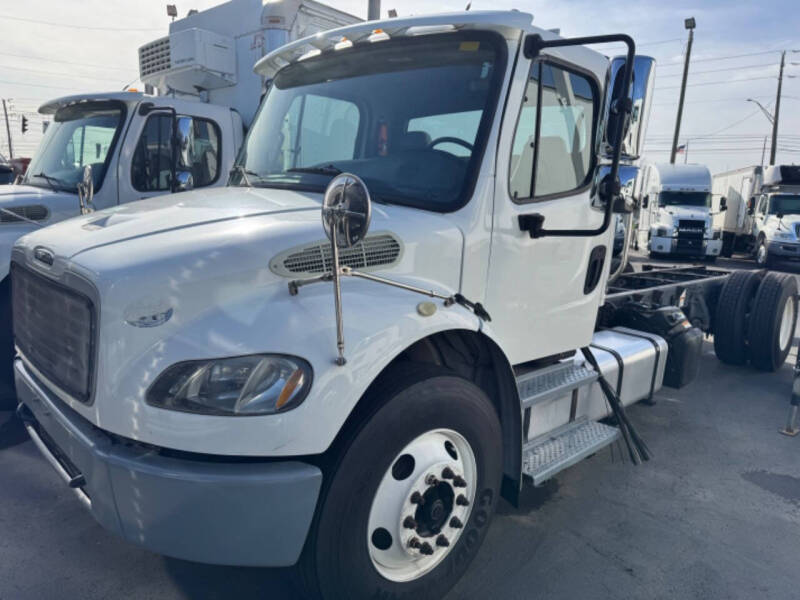 2013 Freightliner Business class M2