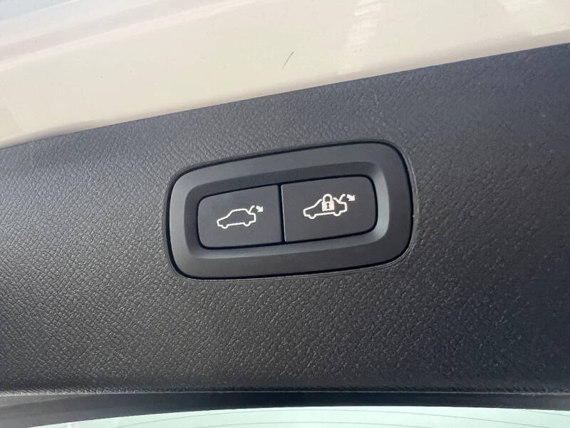 2021 Volvo XC90 T6 Inscription 6-Passenger