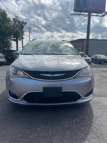 2017 Chrysler Pacifica Touring-L