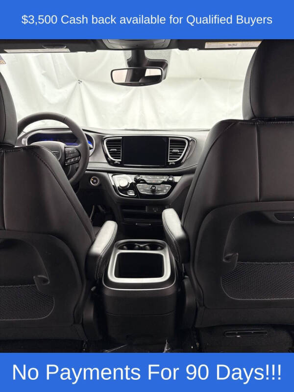 2026 Chrysler Pacifica Select