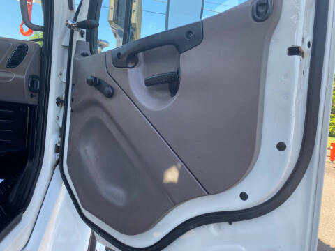 2009 Freightliner M2 106