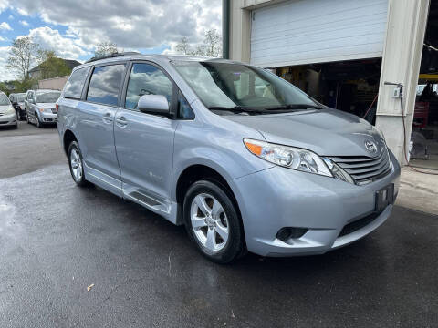2016 Toyota Sienna LE Mobility 7-Passenger