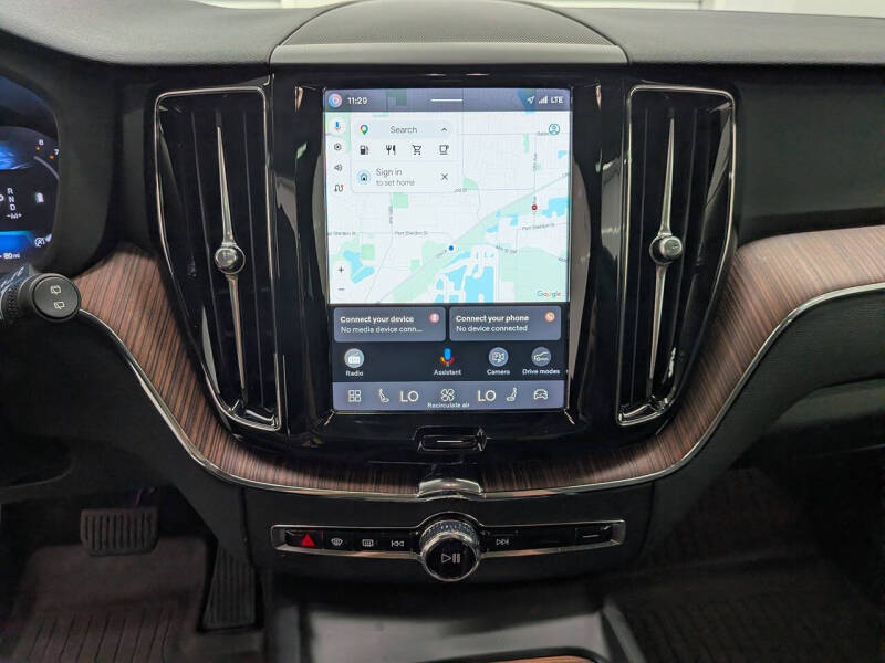 2024 Volvo XC60 B5 Plus Dark Theme